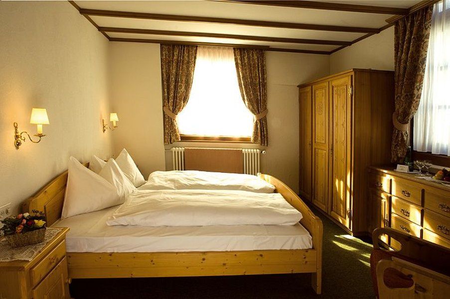 Hotel Parsenn Davos Room photo